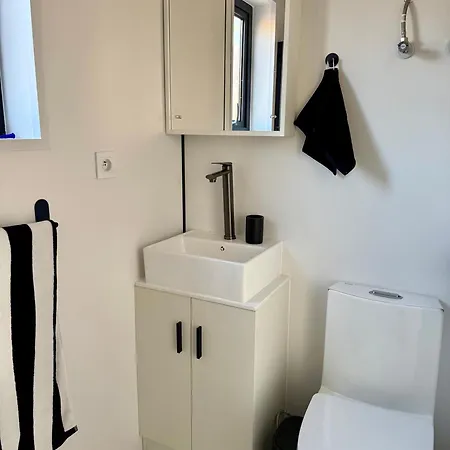 Modern Tiny House With Big Comfort Кемпинг *