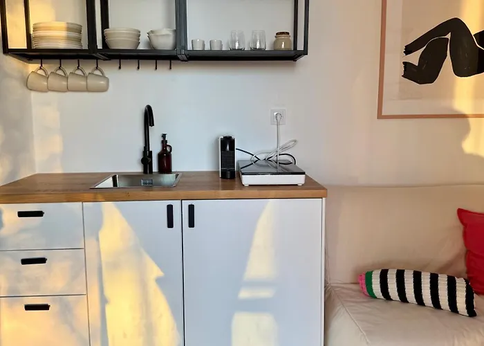 Modern Tiny House With Big Comfort 캠프장 에스톰바
